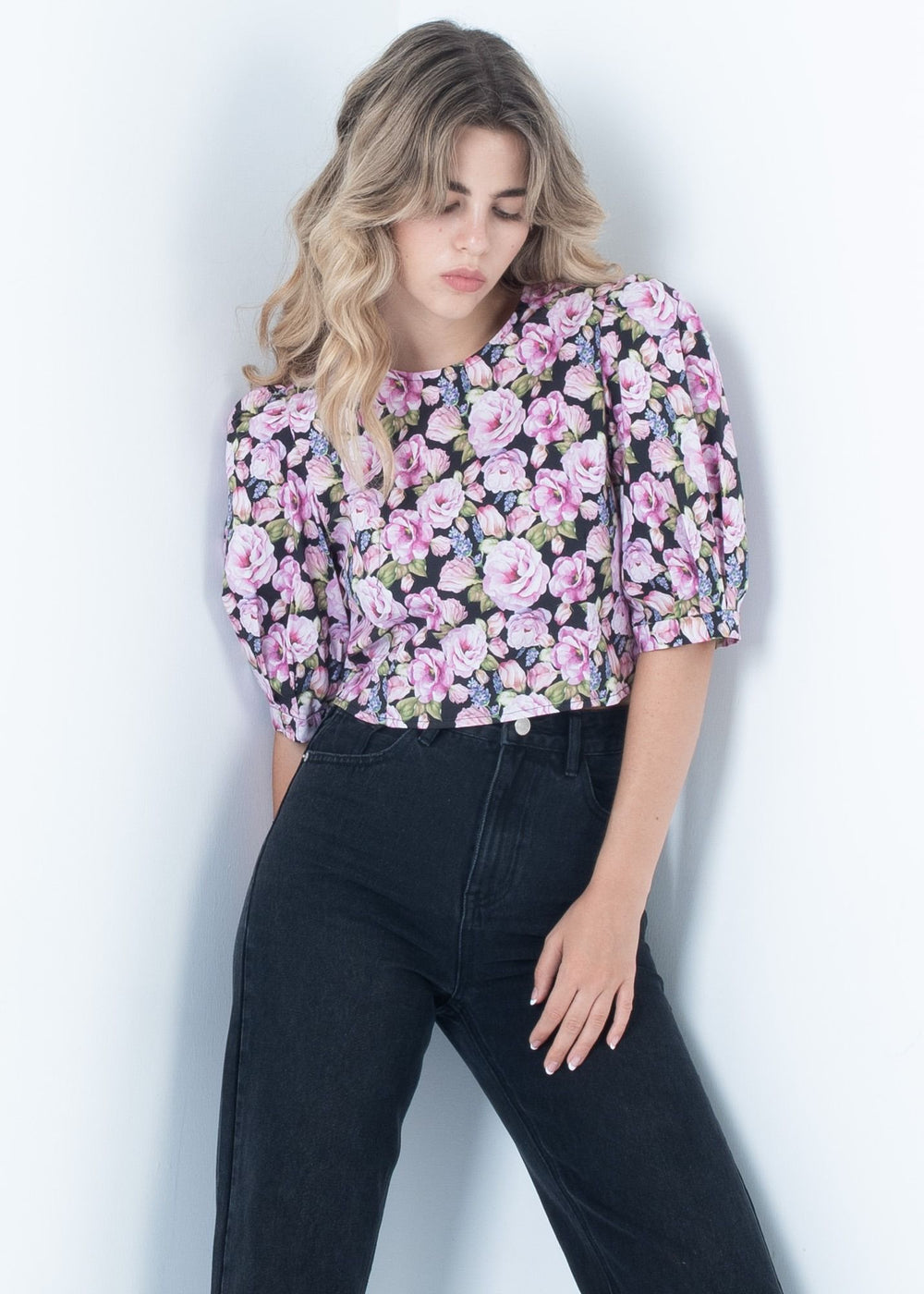 BLOUSE FLEURIE À DOS BOUTONNÉ
