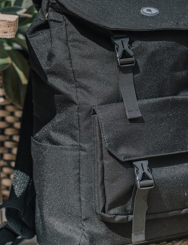 MOCHILA NEGRA SOLAPA