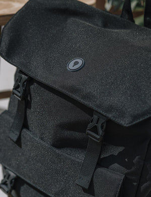 MOCHILA NEGRA SOLAPA