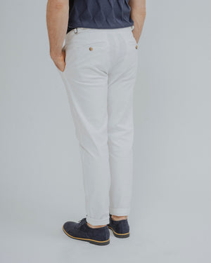 PANTALÓN CHINO SLIM PINZAS