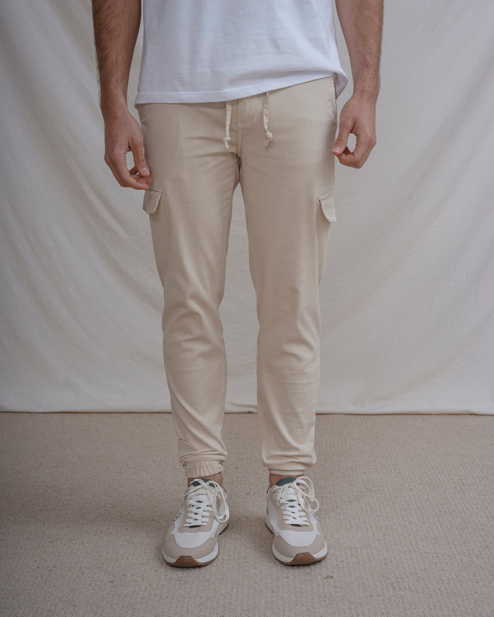 PANTALÓN CHINO CARGO CON GOMA BEIGE