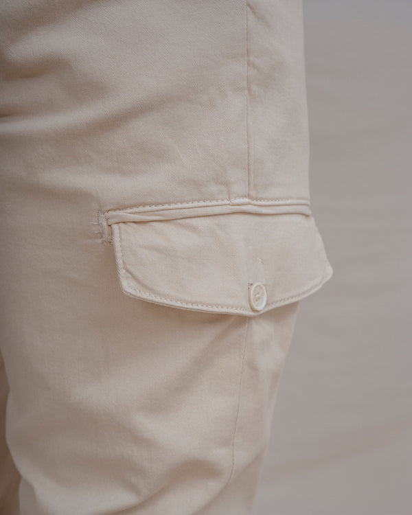 PANTALÓN CHINO CARGO CON GOMA BEIGE