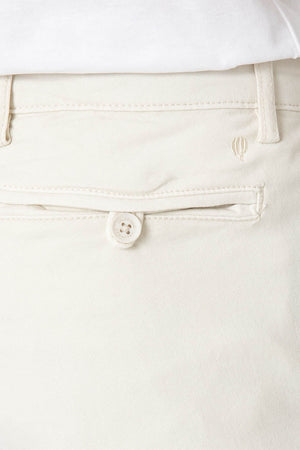 PANTALÓN CHINO PINZAS BEIGE