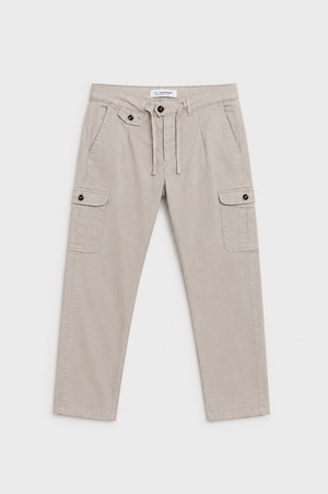 PANTALÓN CHINO SLIM PINZAS CARGO GRÍS
