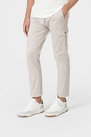 PANTALÓN CHINO SLIM PINZAS CARGO GRÍS