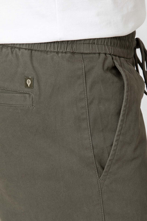 PANTALÓN JOGGER CASUAL KAKI
