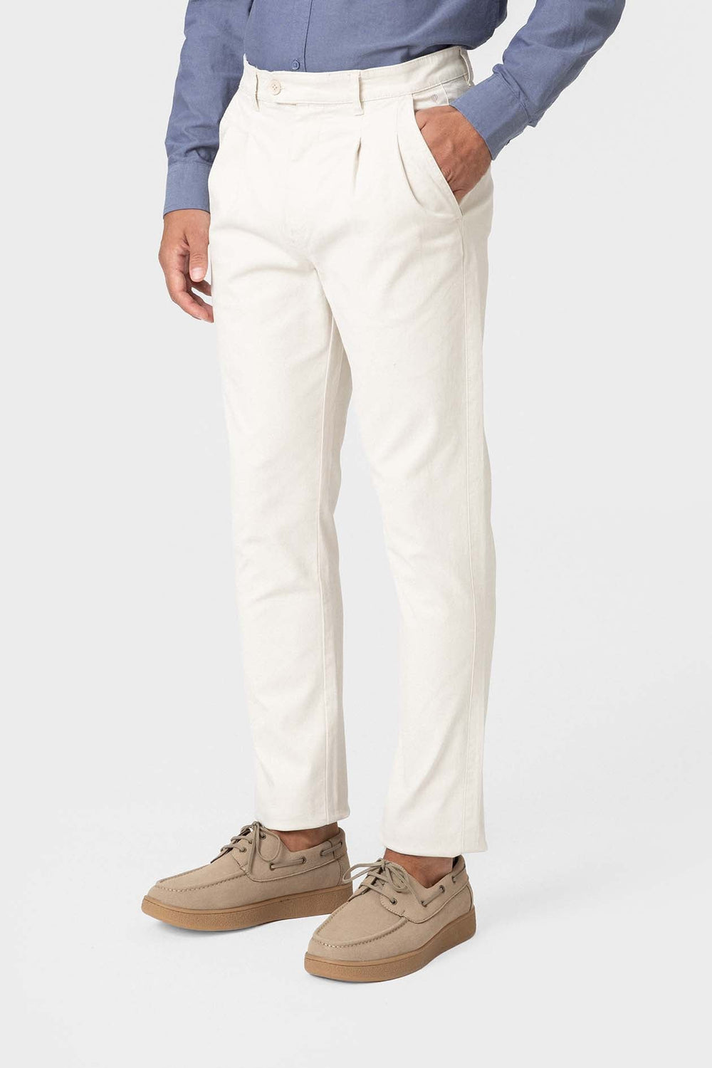 PANTALÓN CHINO PINZAS BEIGE