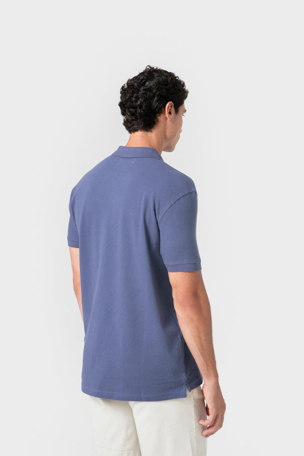POLO BÁSICO REGULAR FIT CELESTE
