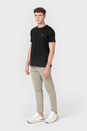CAMISETA BÁSICA NEGRA