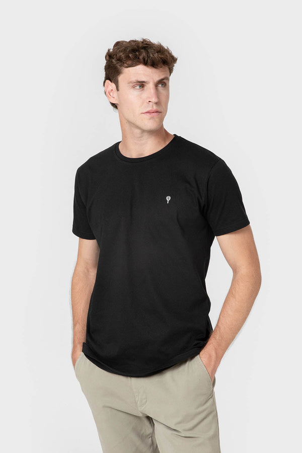 CAMISETA BÁSICA NEGRA