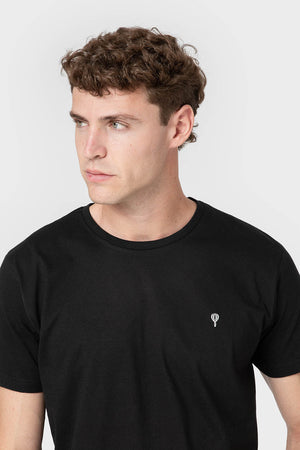 CAMISETA BÁSICA NEGRA