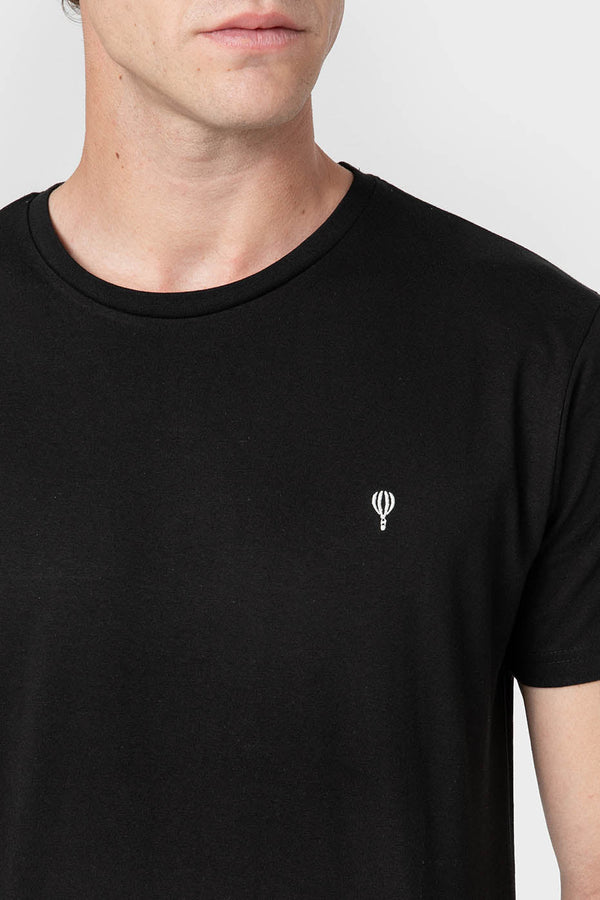 CAMISETA BÁSICA NEGRA