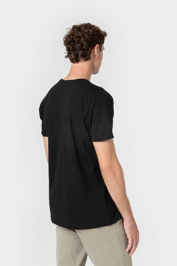 CAMISETA BÁSICA NEGRA