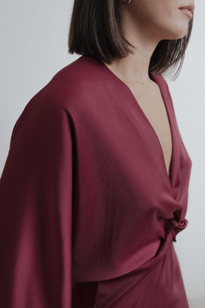 VESTIDO SATINADO NUDO