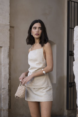 Haut ouvert dans le dos