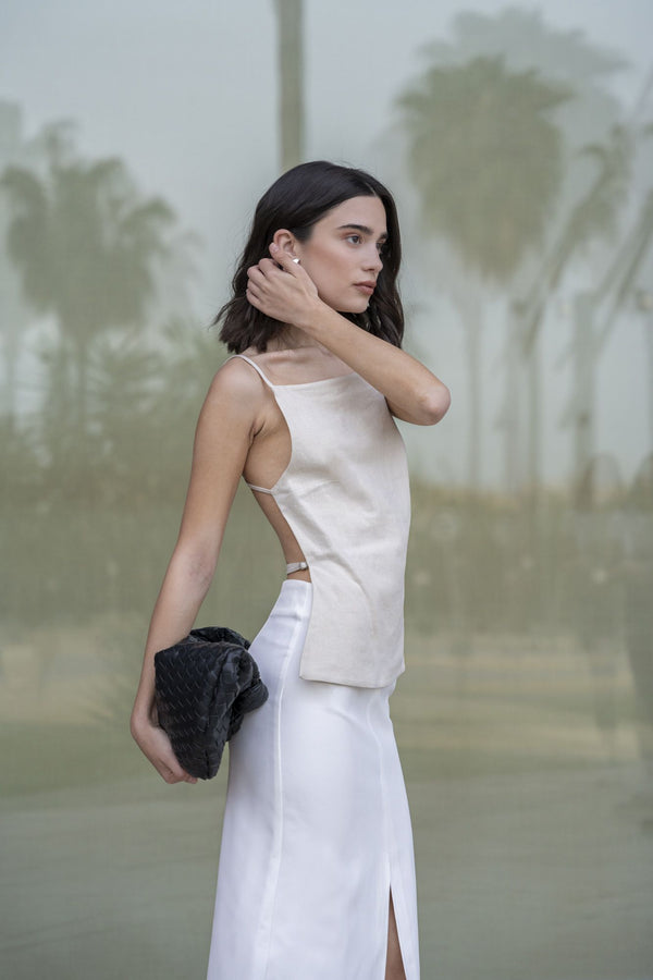 Haut ouvert dans le dos