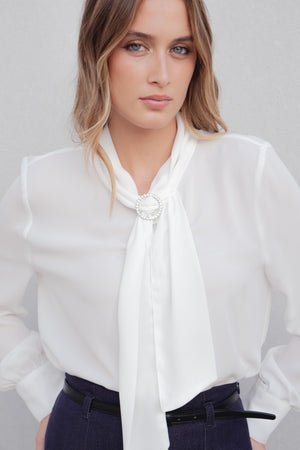 Chemisier à nœud papillon