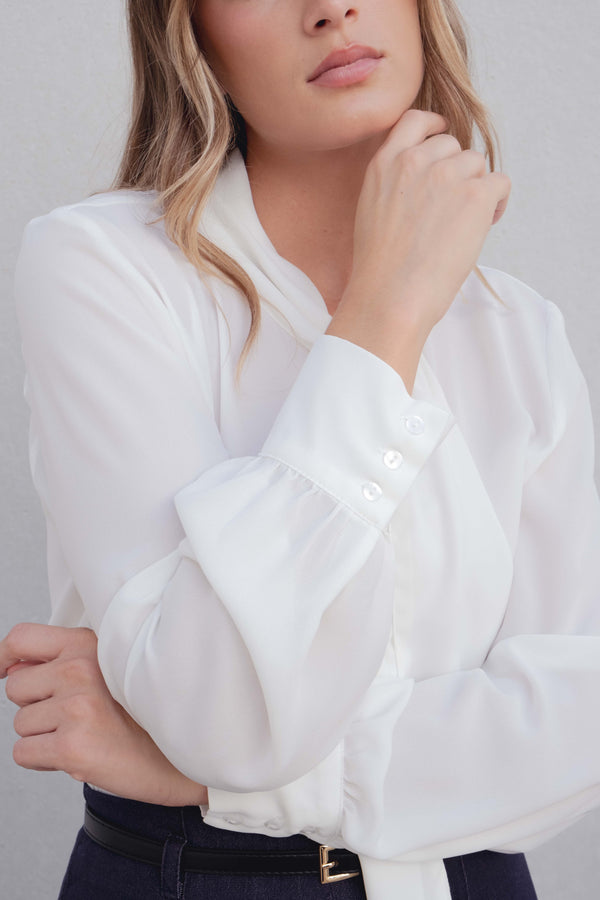 Chemisier à nœud papillon