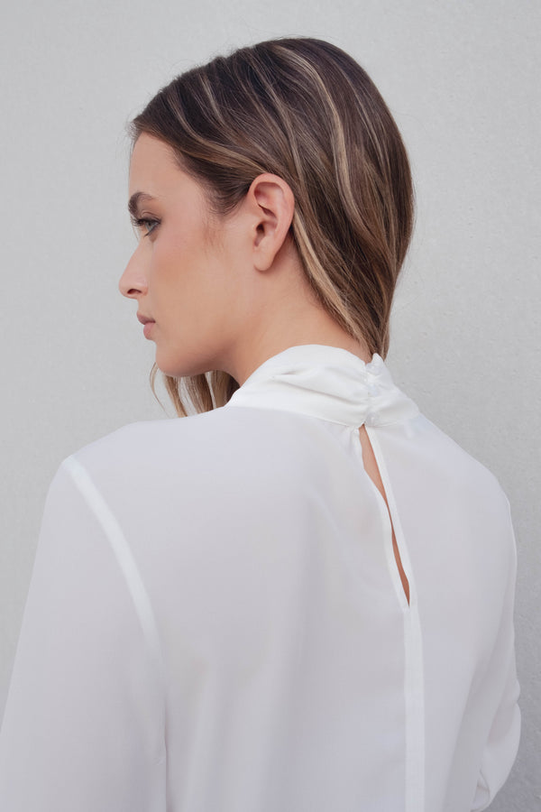 Chemisier à nœud papillon
