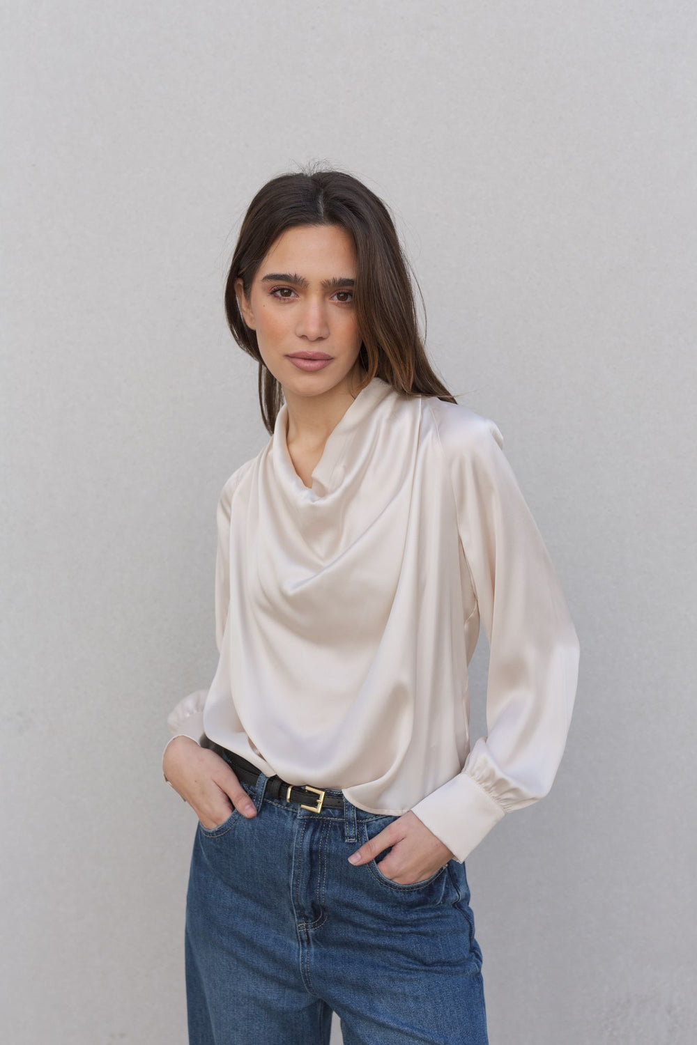 BLOUSE EN SATIN AVEC CRAVATE