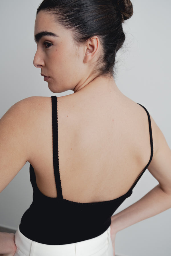 TOP COURT EN TRICOTÉ