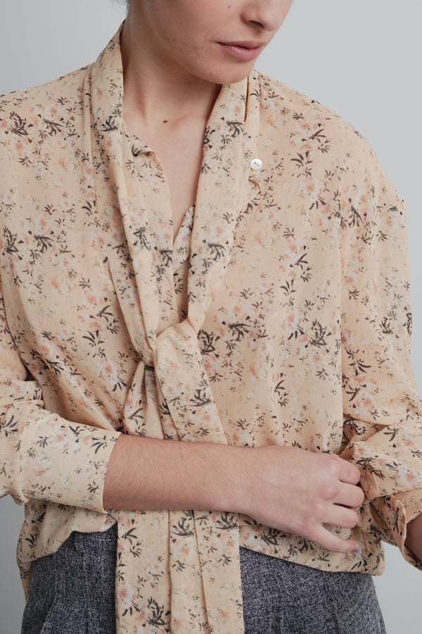 CHEMISE IMPRIMÉE AVEC NŒUD