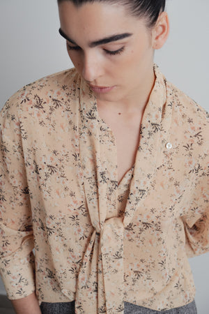 CHEMISE IMPRIMÉE AVEC NŒUD