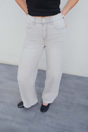 WIDE LEG MEDIUM RISE FULL LENGTH JEANS