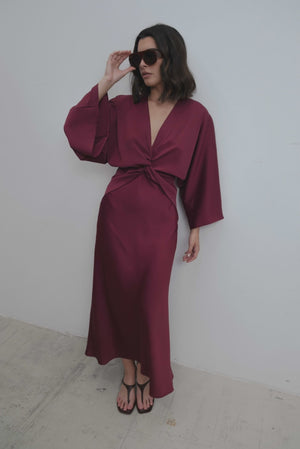 VESTIDO SATINADO NUDO