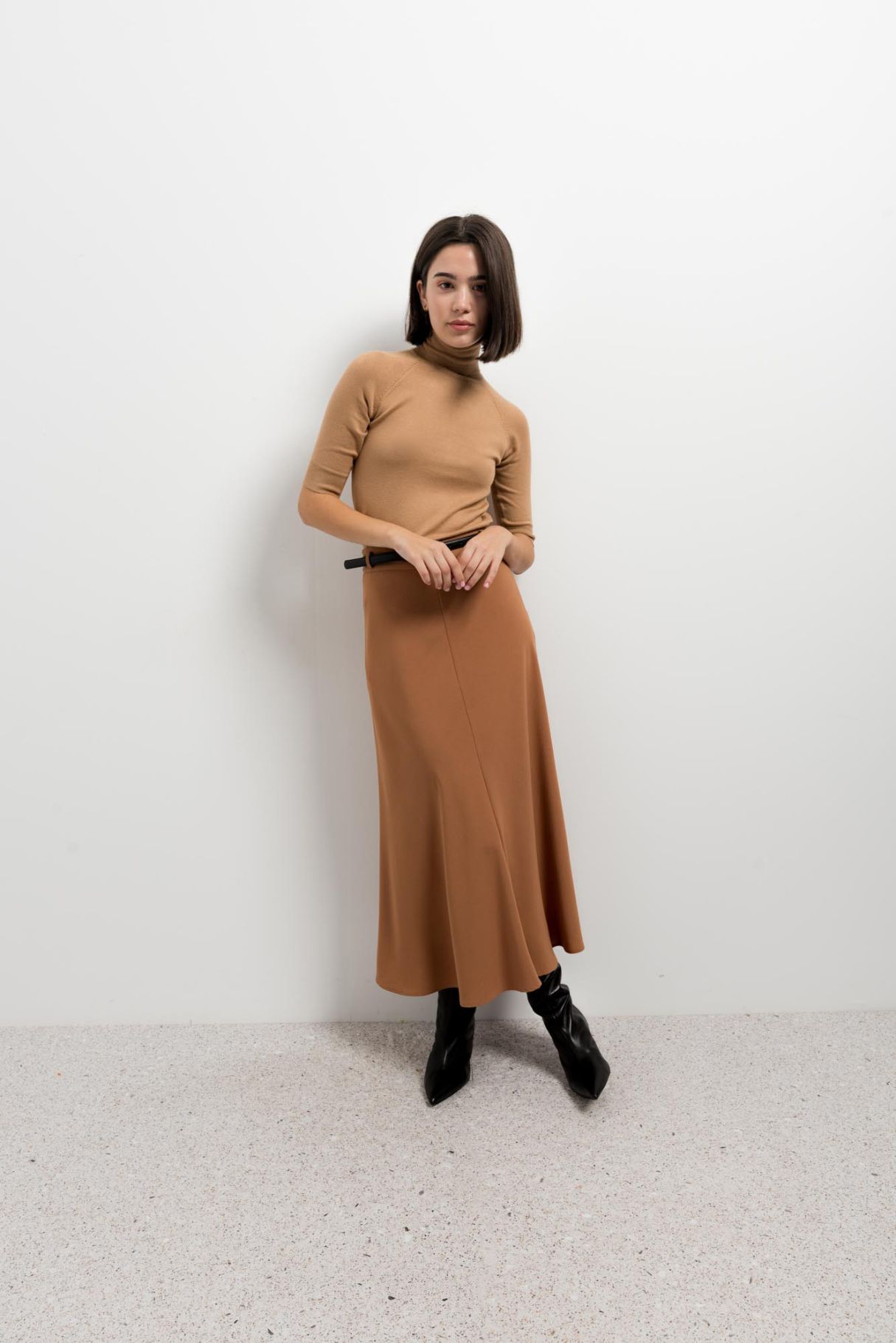 MIDI SKIRT WITH BELT