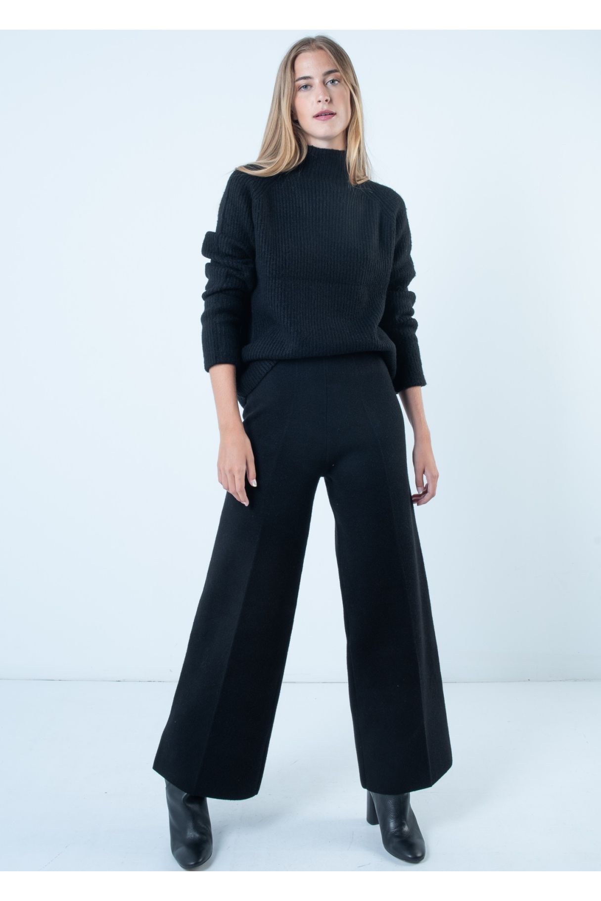 KNIT CROPPED TROUSERS