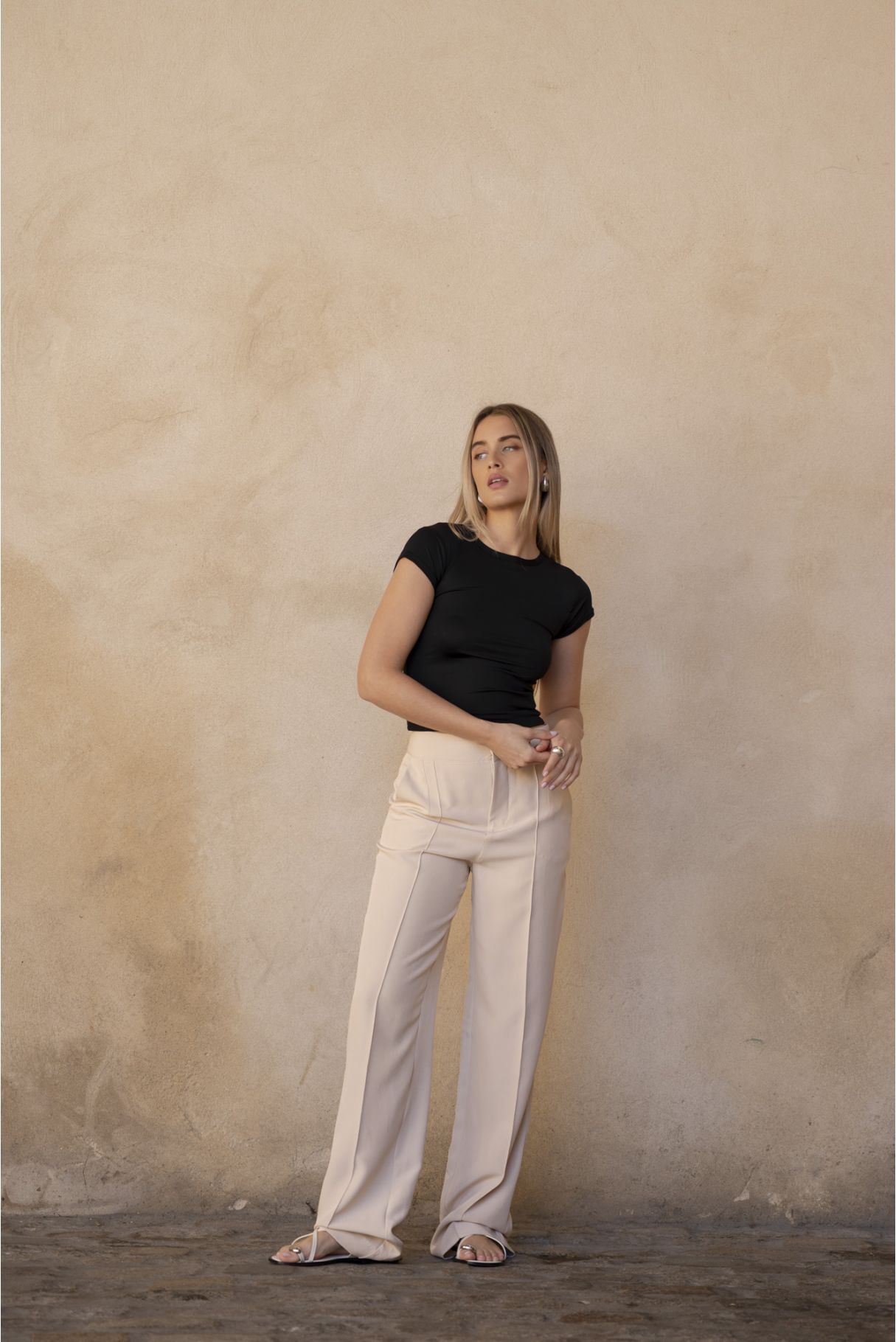 LOOSE-FITTING DARTED TROUSERS