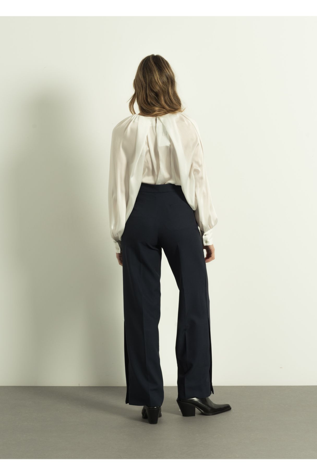 TROUSERS WITH GOLD BUTTON