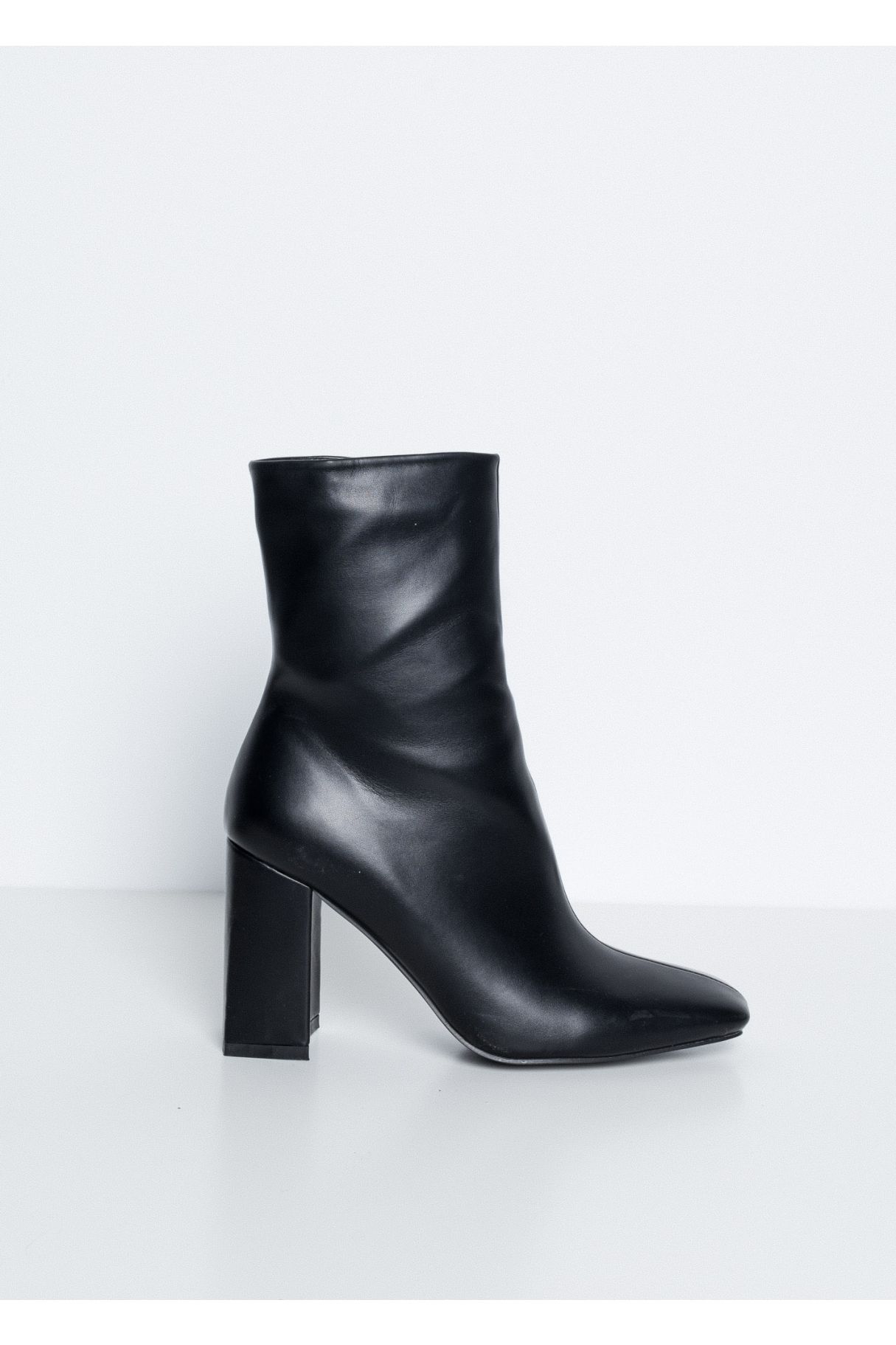  MID-HEEL ANKLE BOOTS MIT SQUARE TOE