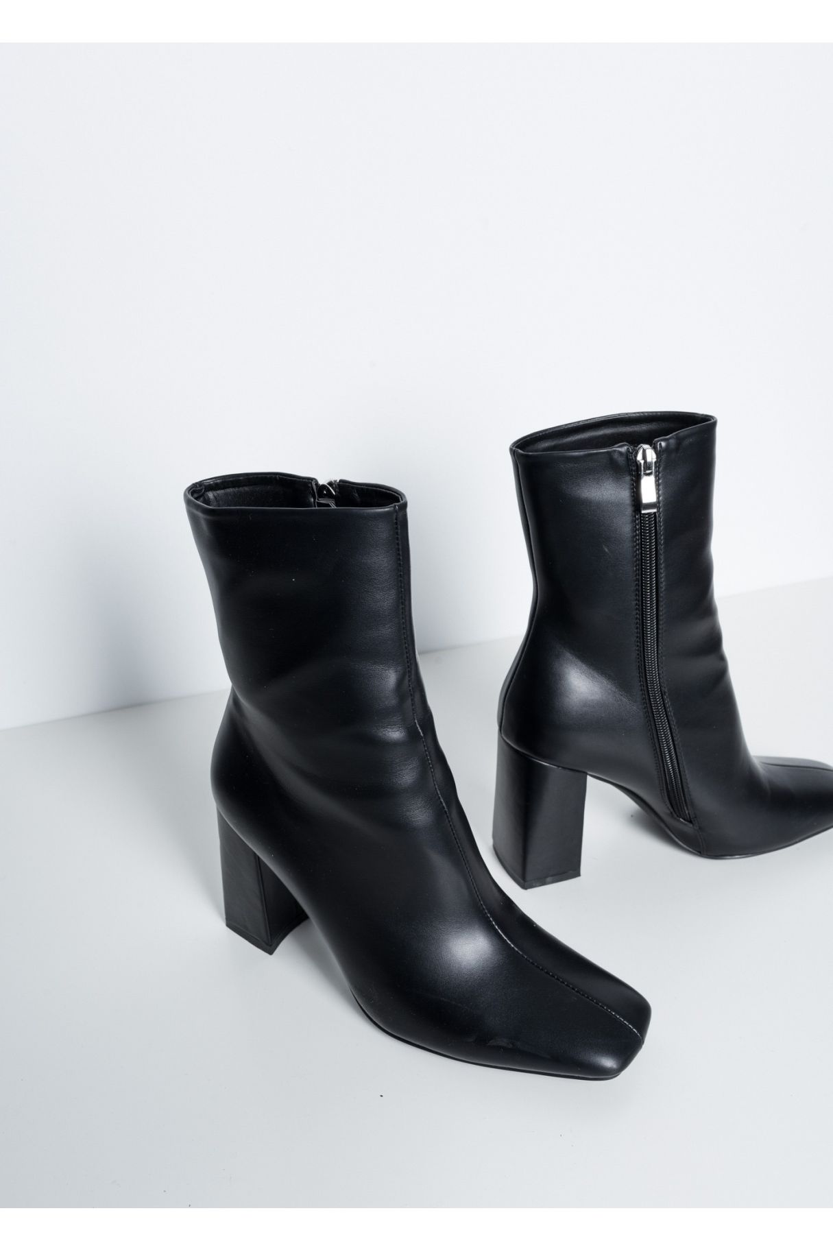  MID-HEEL ANKLE BOOTS MIT SQUARE TOE