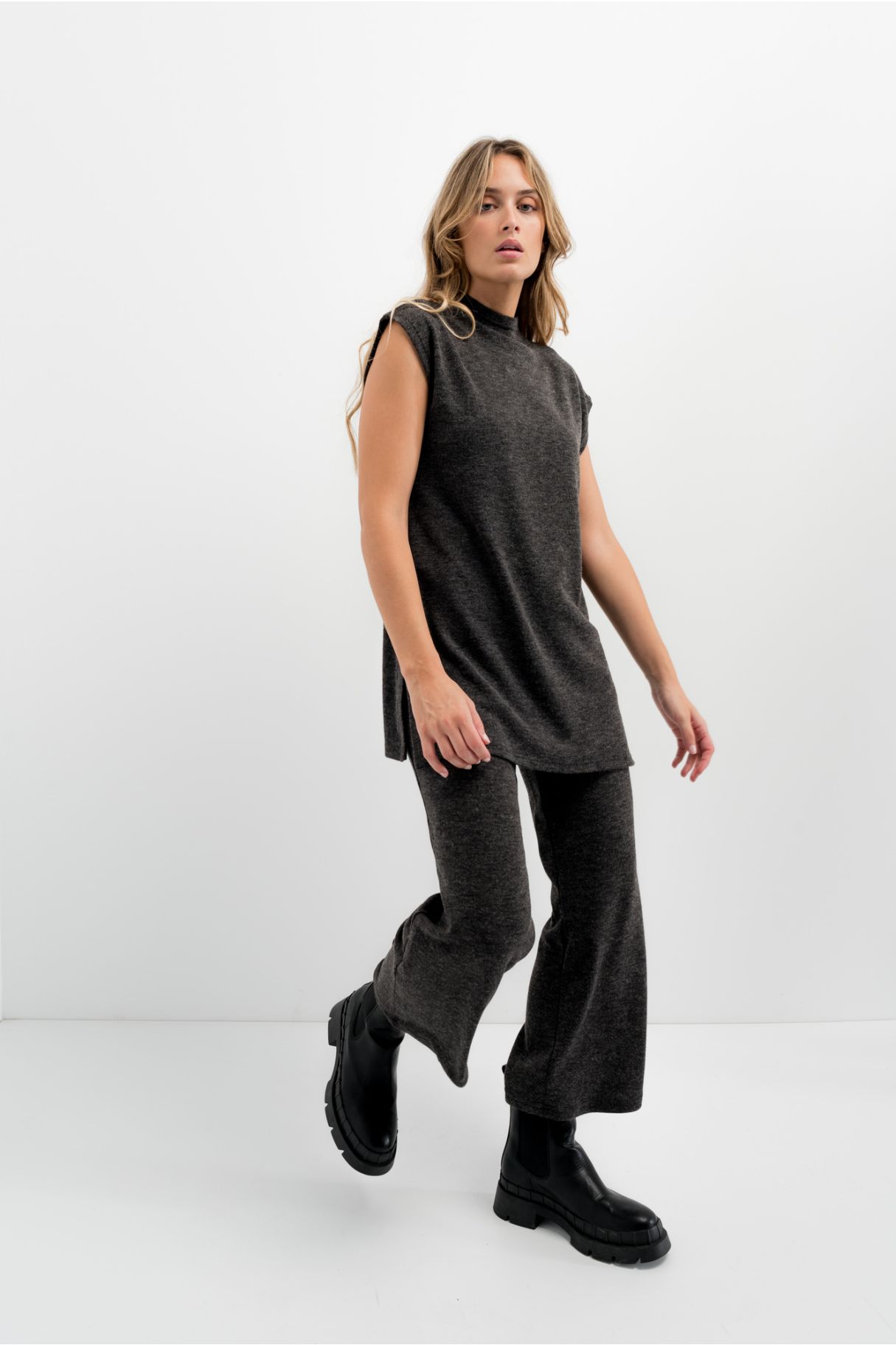 KNIT TUNIC-STYLE TOP WITH VENTS