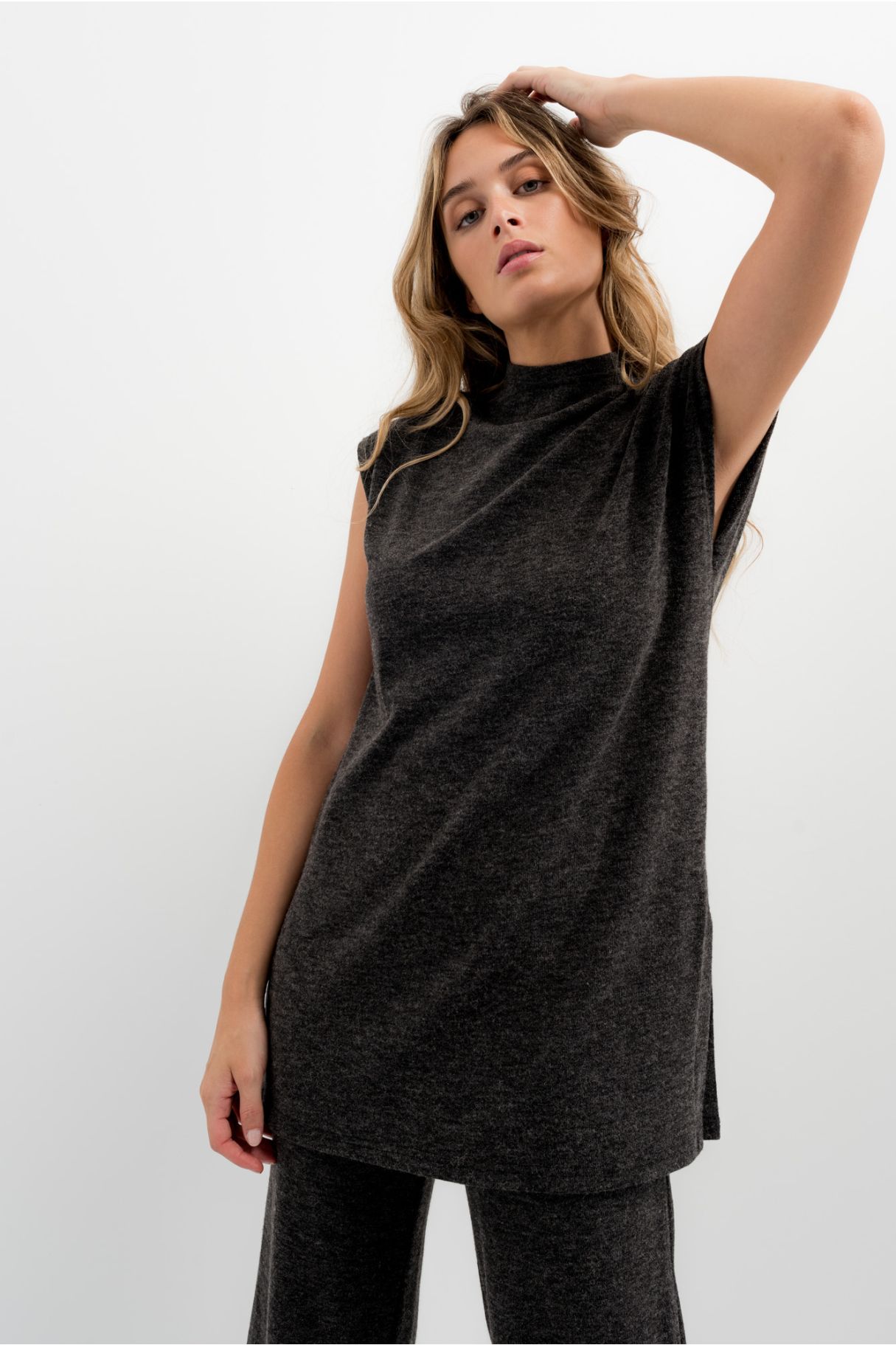 KNIT TUNIC-STYLE TOP WITH VENTS