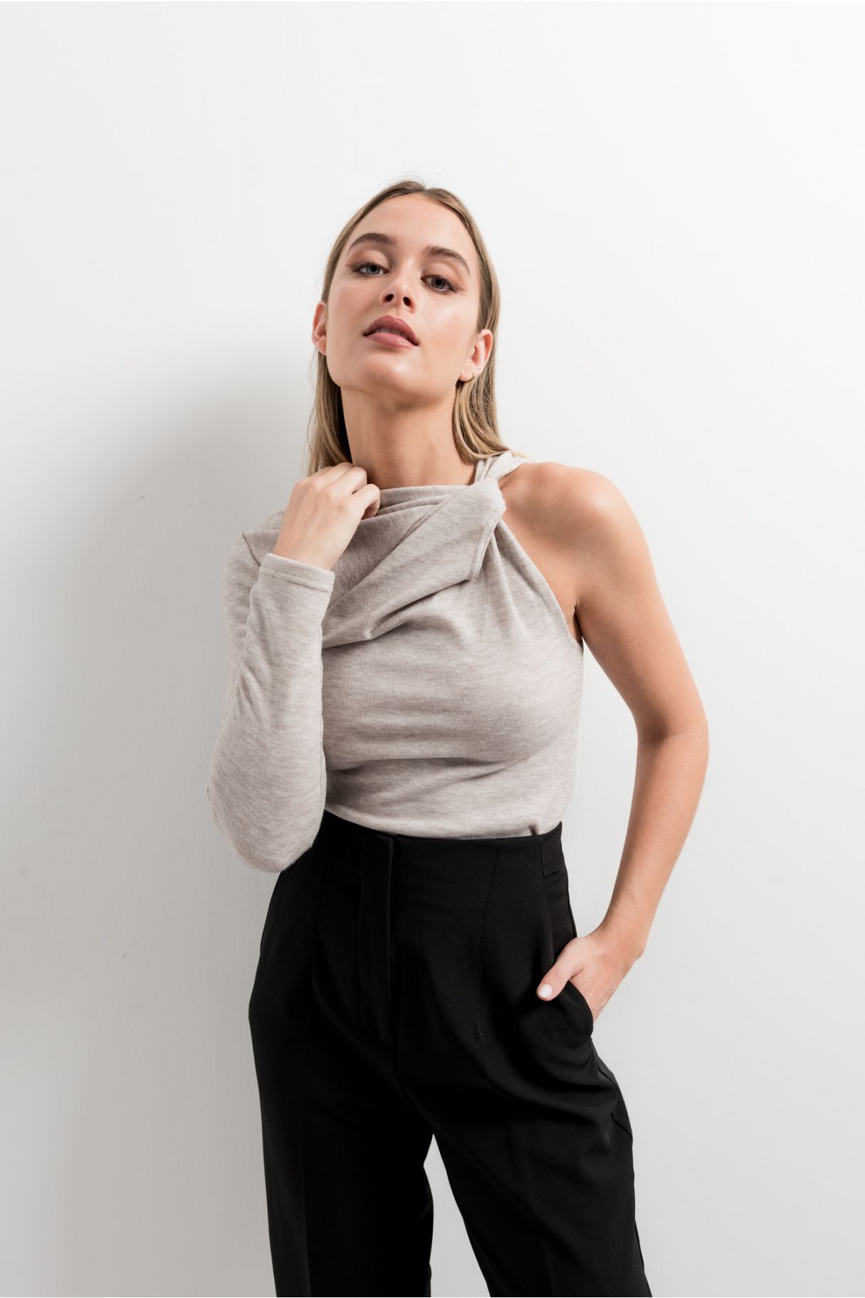 ASYMMETRIC KNOTTED KNIT TOP
