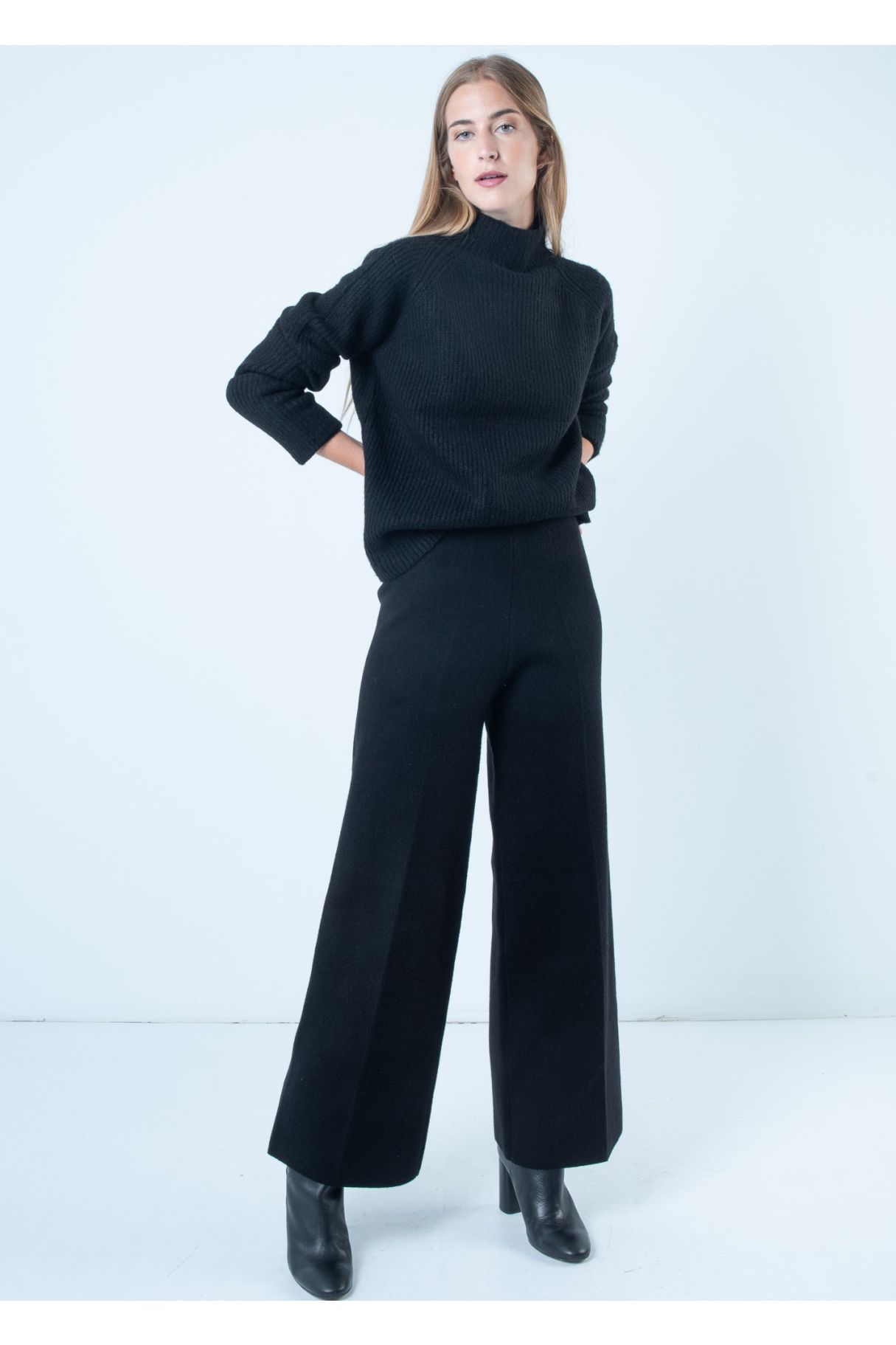 KNIT CROPPED TROUSERS