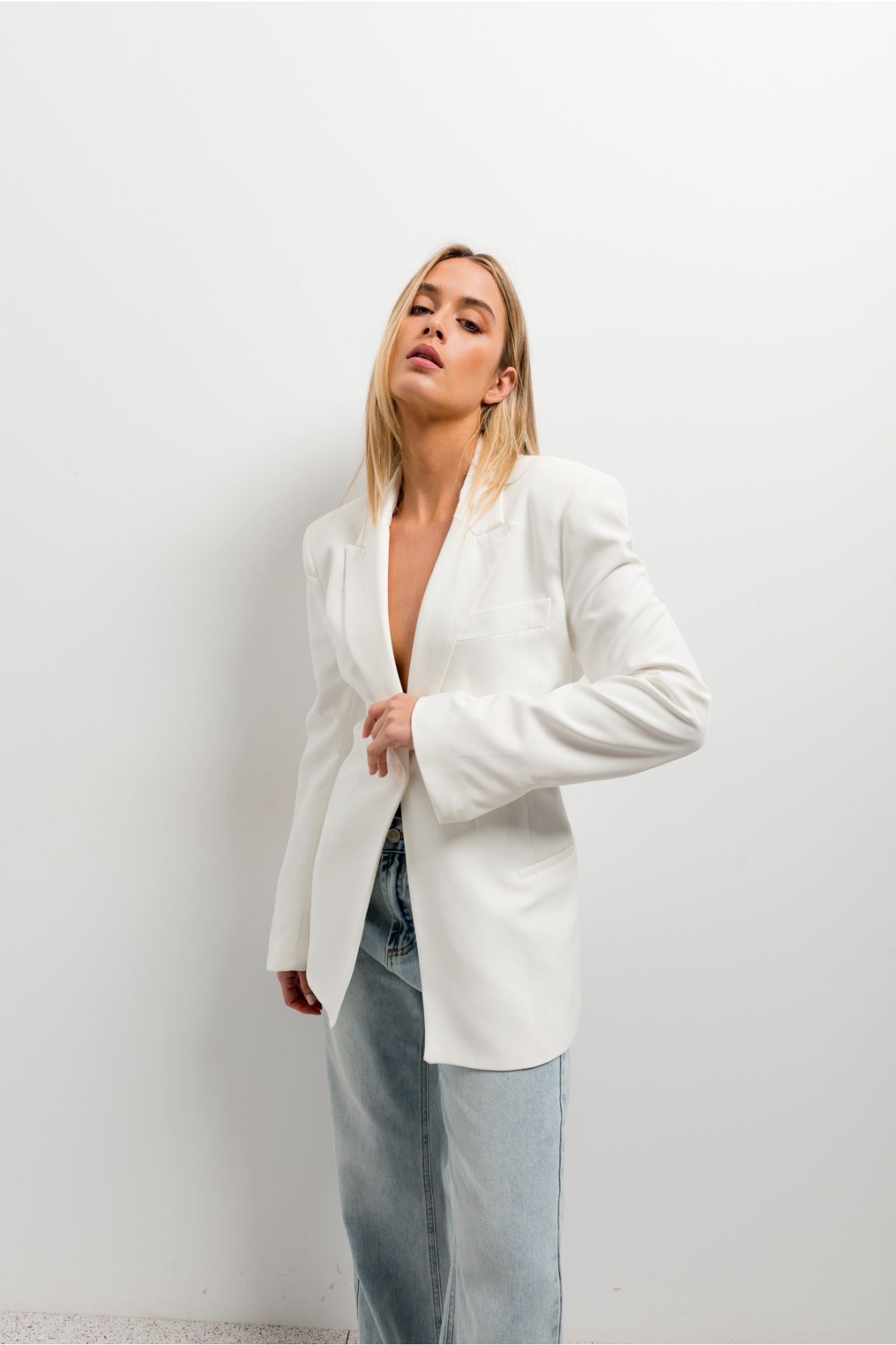FITTED BLAZER WITH SHOULDER PADS