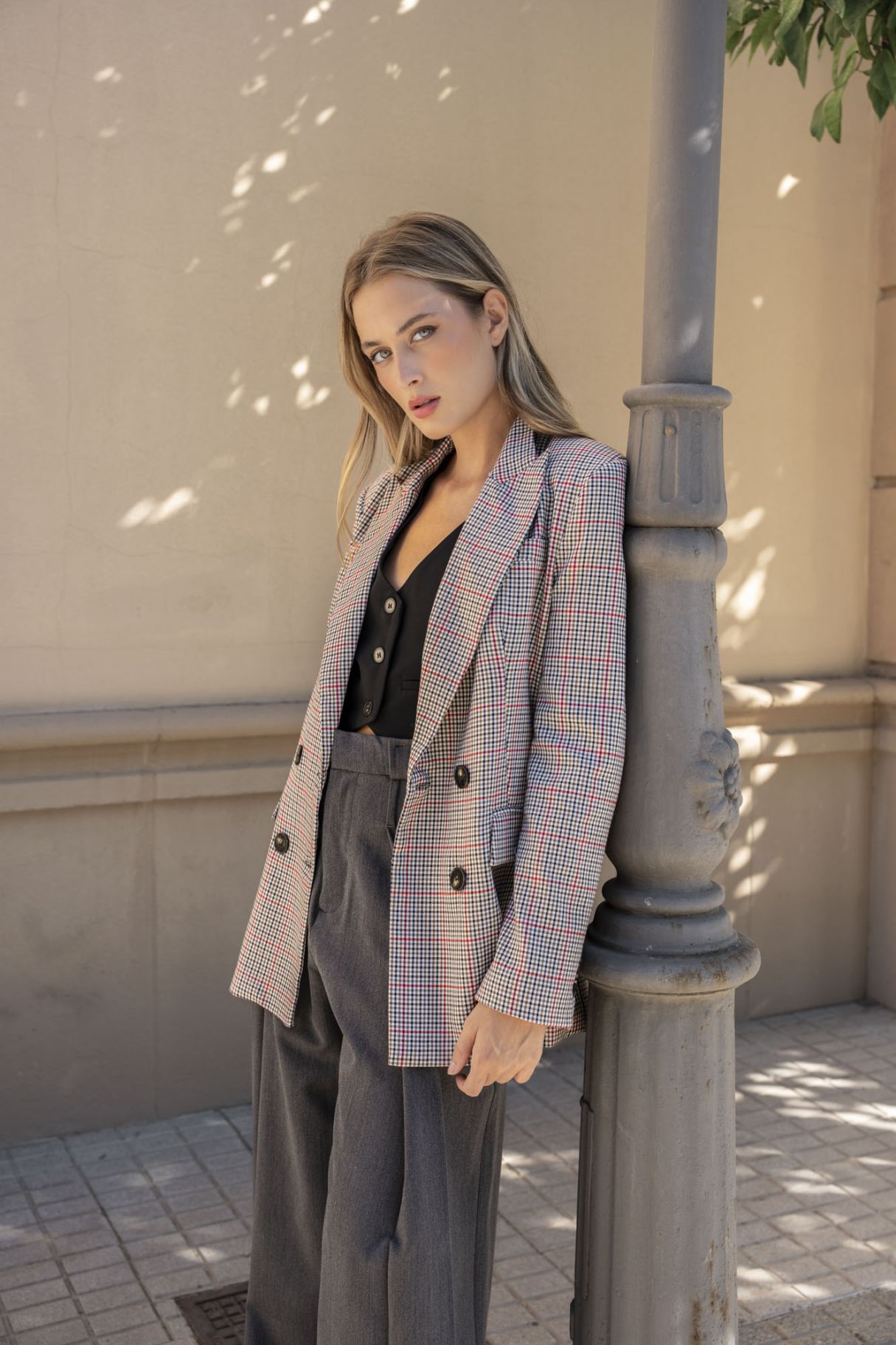 DOUBLE-BREASTED BUTTONED BLAZER