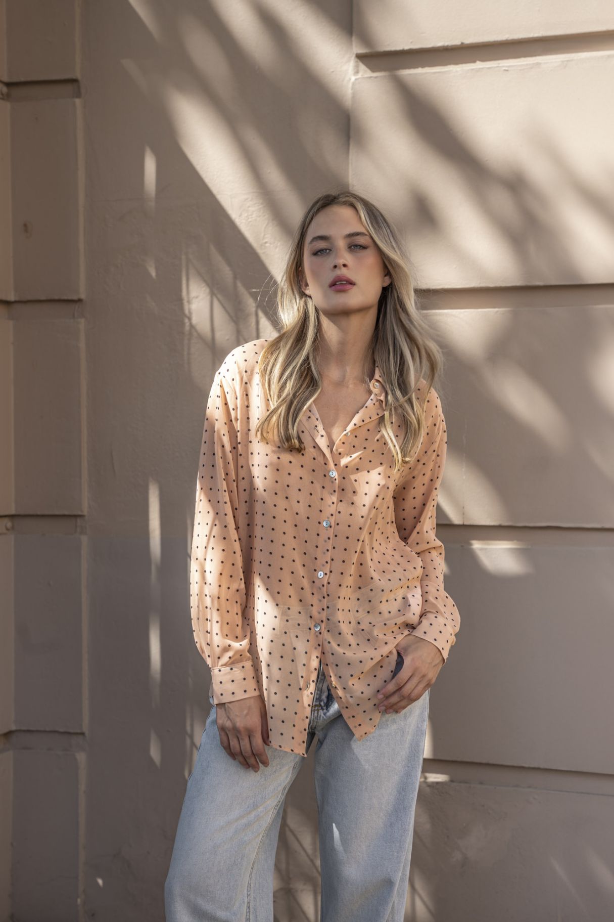 CAMISA ESTAMPADA SEMI TRANSPARENTE