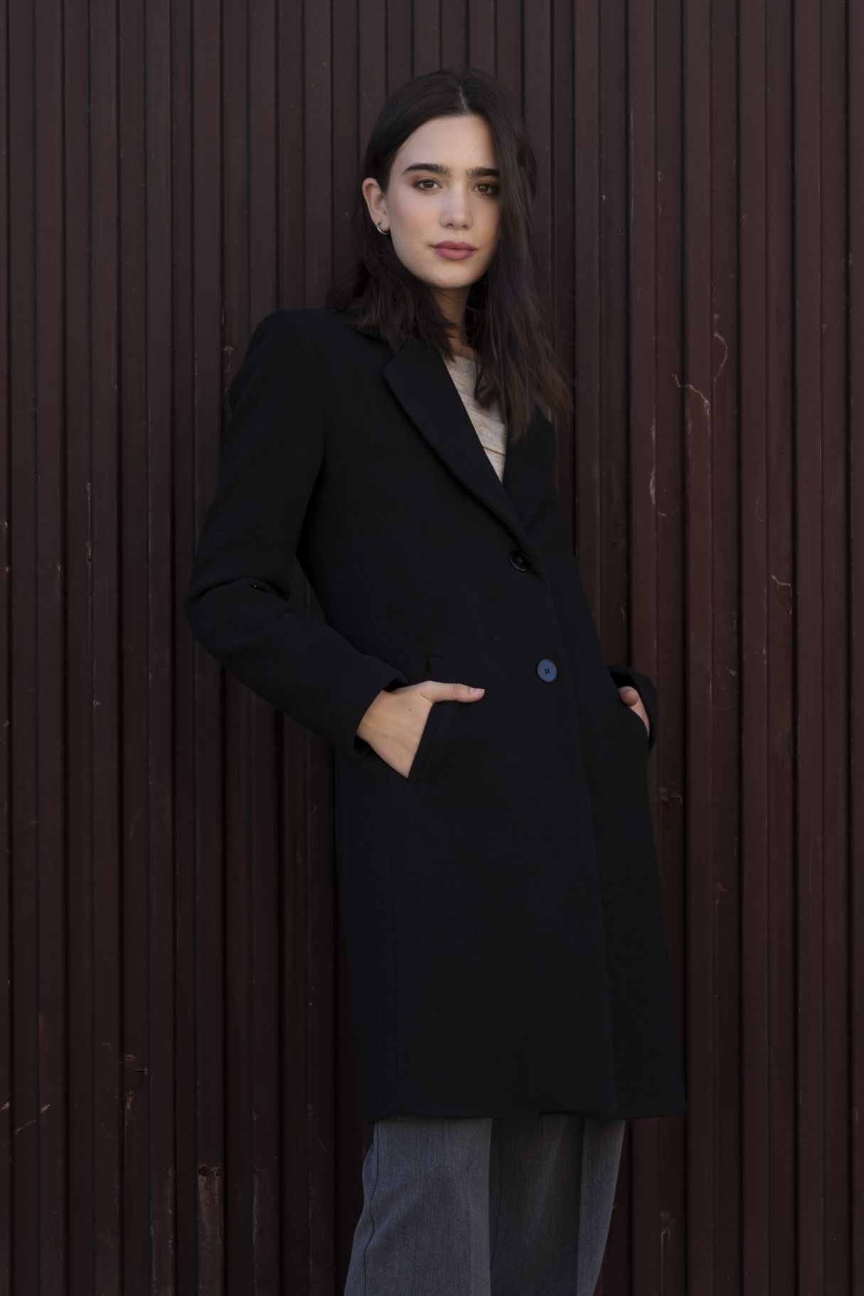 COAT WITH LAPEL COLLAR