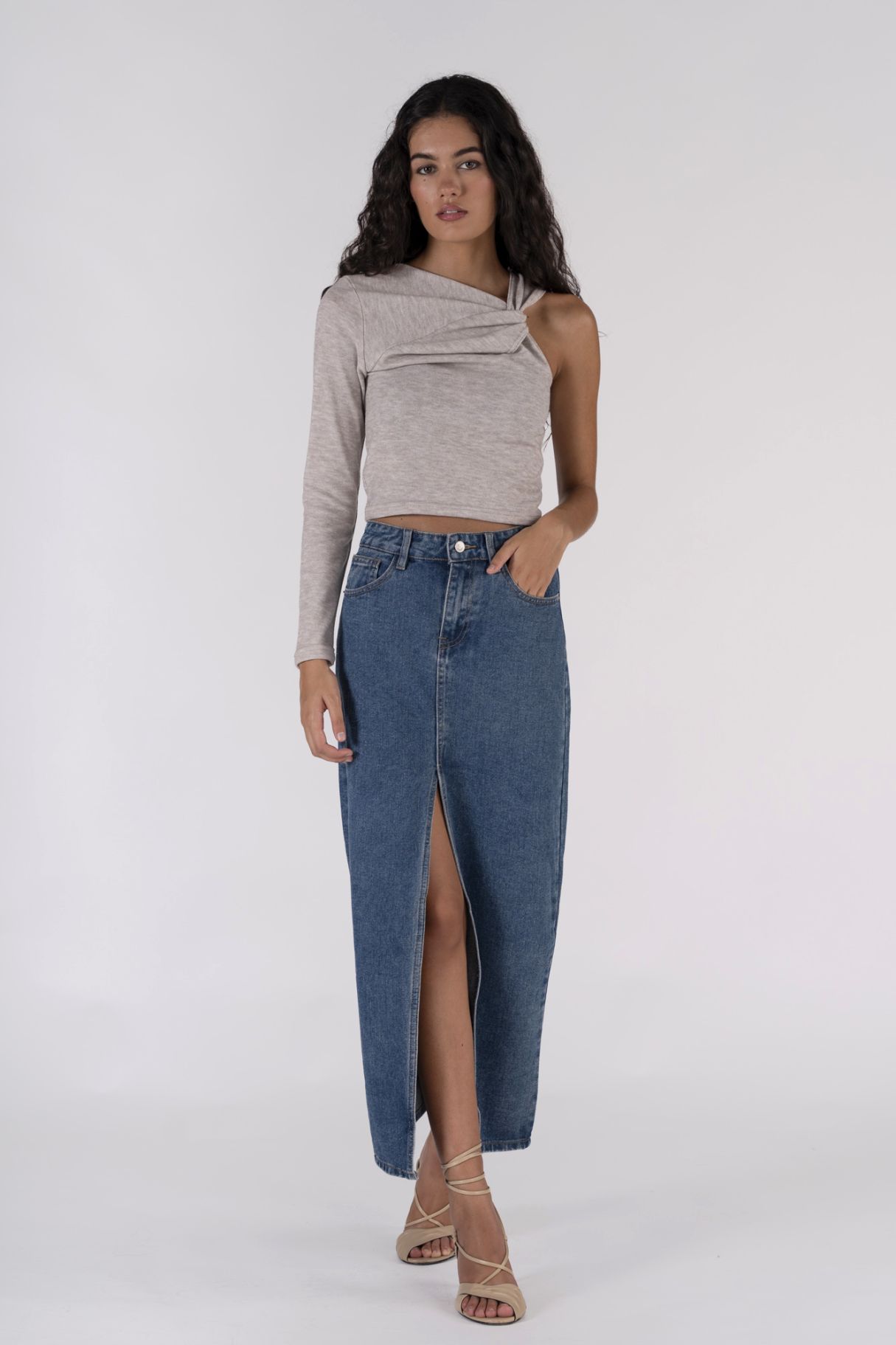 ASYMMETRIC KNOTTED KNIT TOP